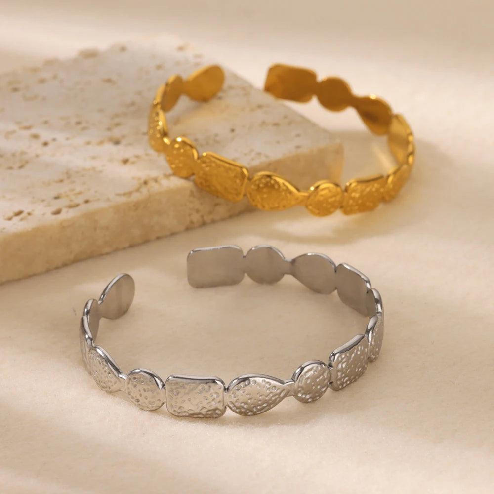 Pulseira Geométrica Dourada em Aço Inoxidável - Elegância Vintage - Dorelle Joias