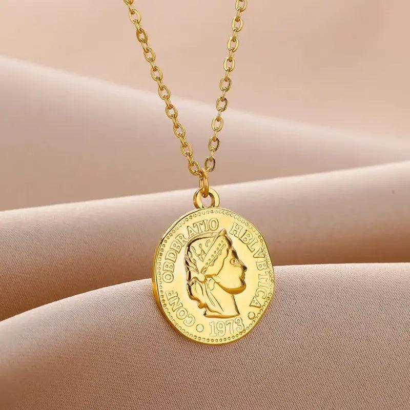 Colar Rainha Moeda Dourado - Joia em Aço Inoxidável - Dorelle Joias