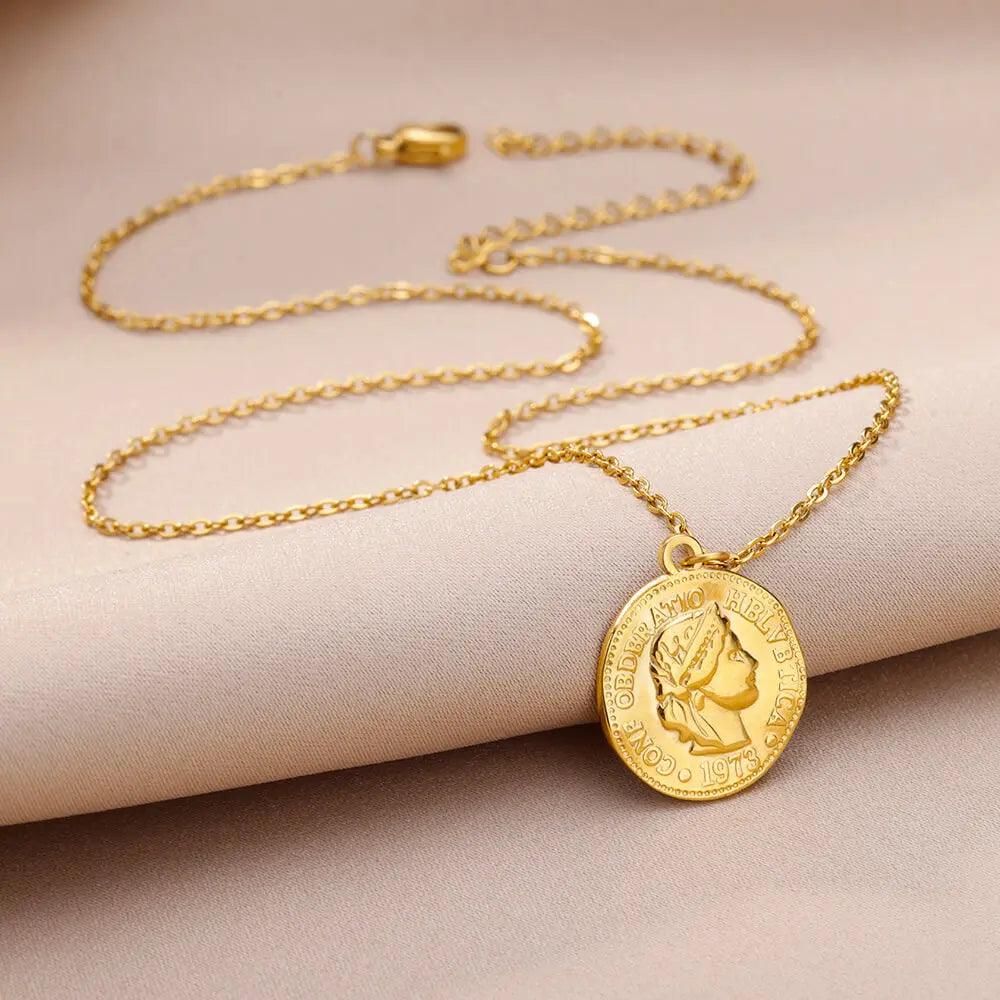 Colar Rainha Moeda Dourado - Joia em Aço Inoxidável - Dorelle Joias