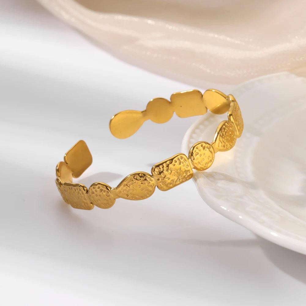 Pulseira Geométrica Dourada em Aço Inoxidável - Elegância Vintage - Dorelle Joias